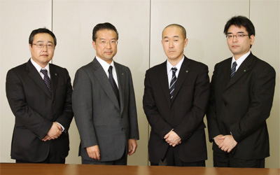 伊予銀行のみなさま(左より)中原 隆志氏、笹川 恵嗣氏、内山 浩二氏、平松 大輔氏