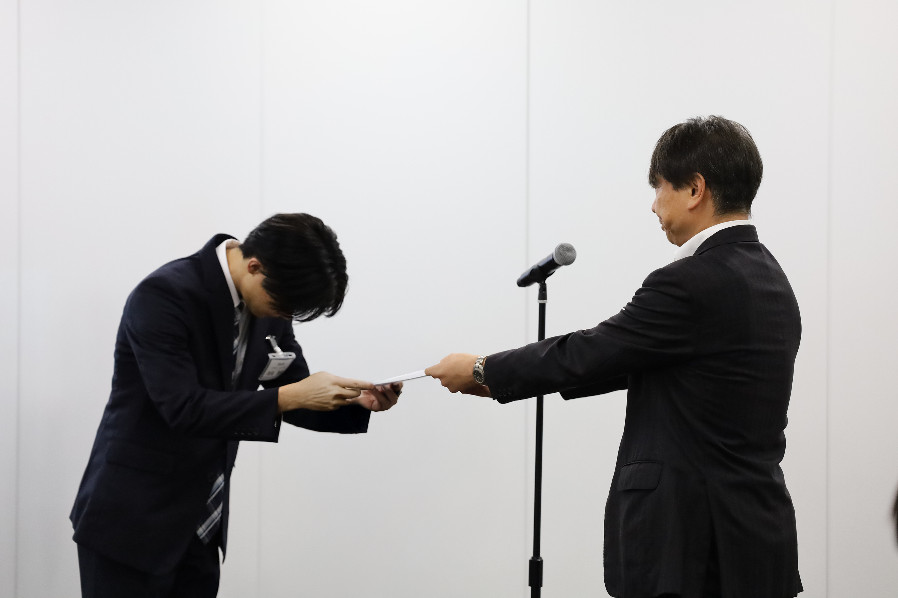 内定通知書授与の様子
