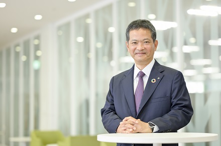 代表取締役社長桑名栄二の写真