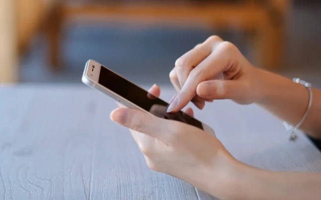 クラウドIVR音声自動応答サービス VoiceMall コールセンターへの入電を効率的に仕分けし、対応リソースの最適配分を実現するクラウド型のIVR（音声自動応答）