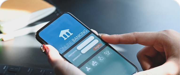 スマートフォンで金融サービスにログインする様子