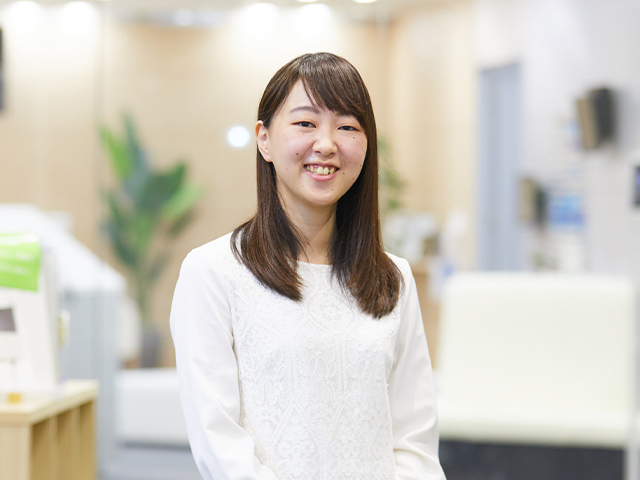 微笑む藤浪 望美の上半身の写真