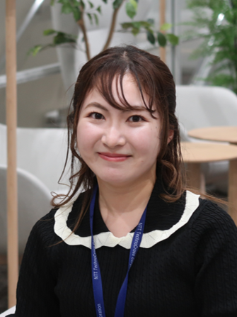 微笑む新井 優香の写真
