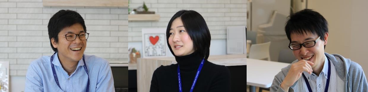 座談会中の3人の上半身の写真。楽しそうに笑顔で話している様子。