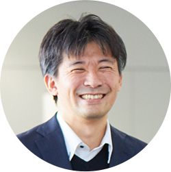 微笑む坂本 勇介の顔写真